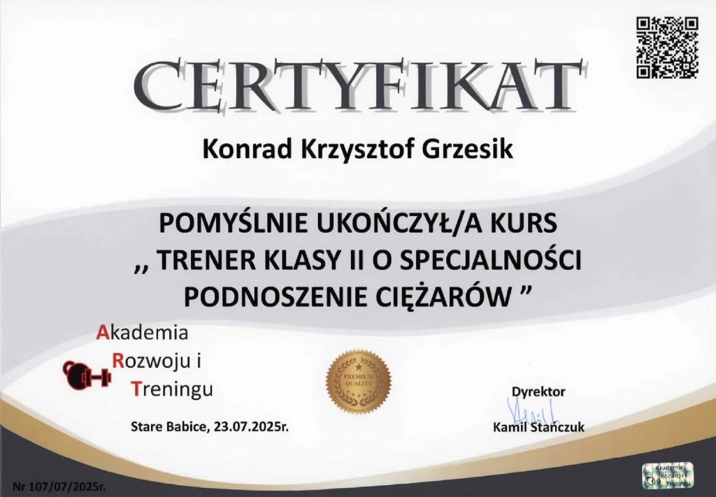 Trener personalny Konrad Kowal z Krakowa posiada certyfikat klasy II w specjalności podnoszenie ciężarów.